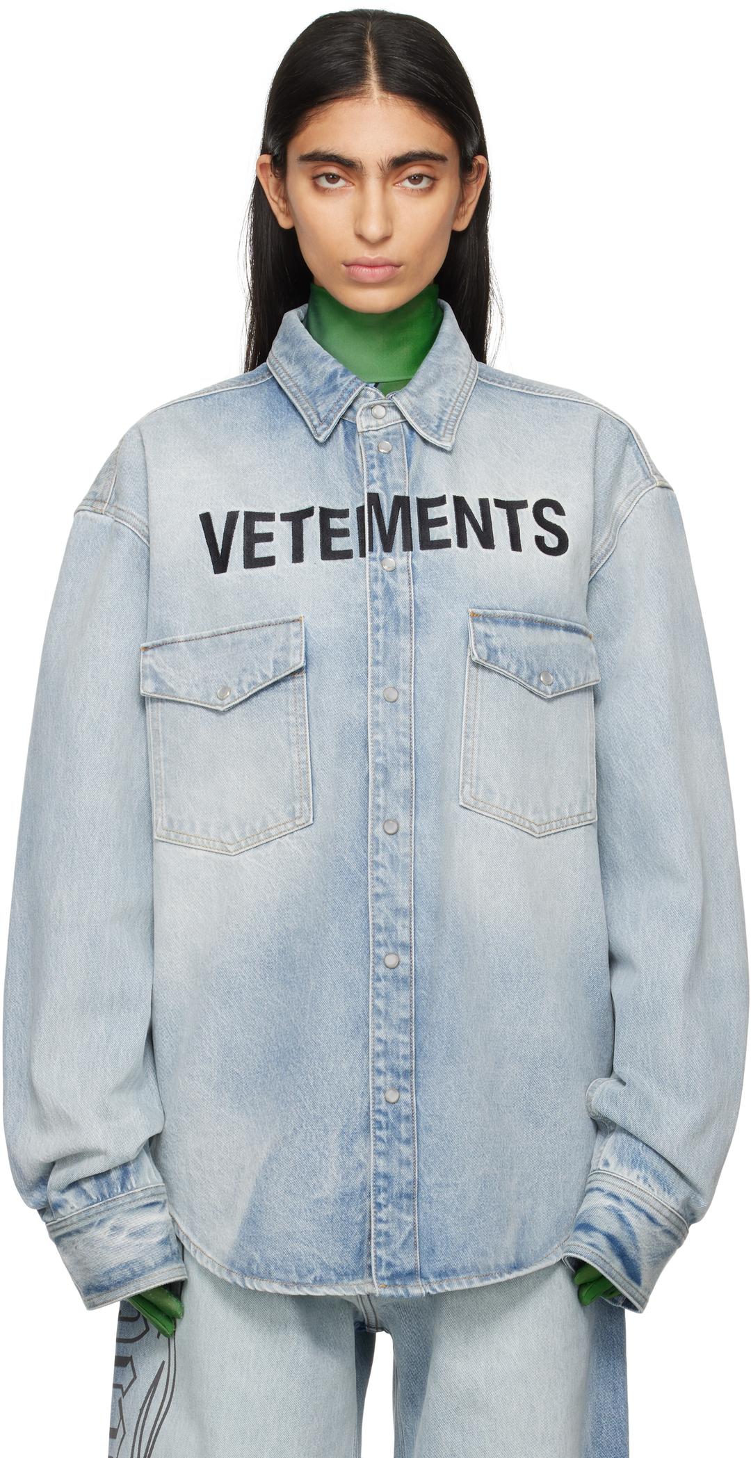 Chemise bleue en denim à logo brodé