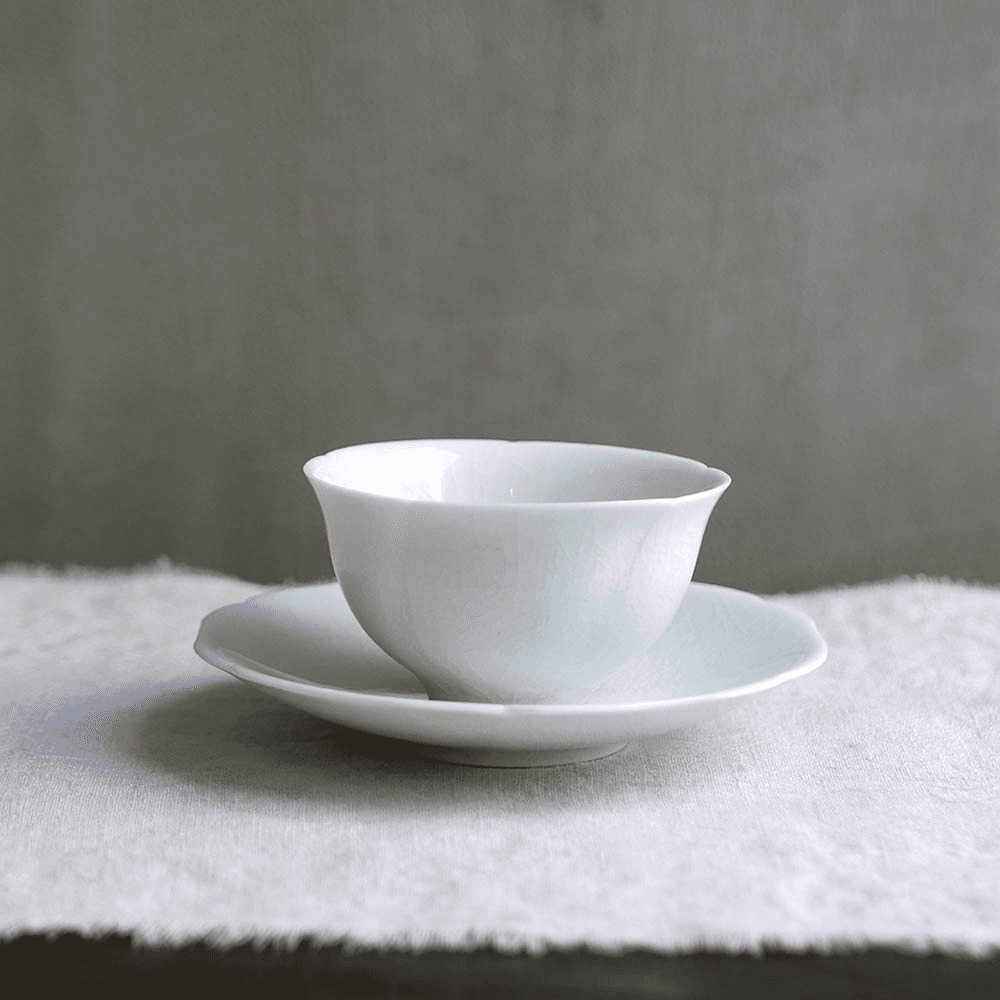 모란 찻잔과 받침 _ 신경희 도예