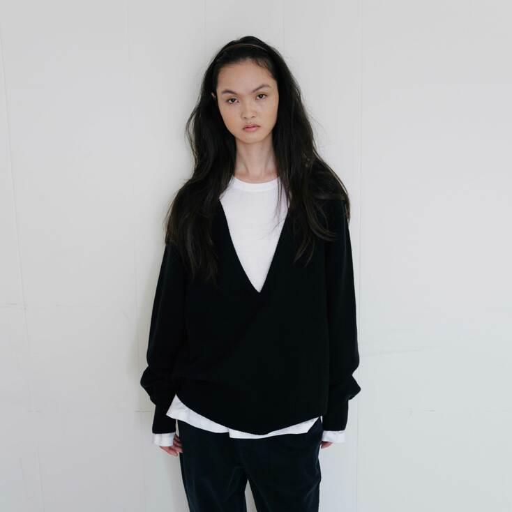 Deep V-Neck Full Over Knit (Navy)