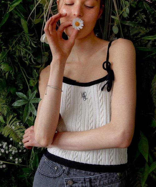 리본 자수 크롭 나시 아이보리