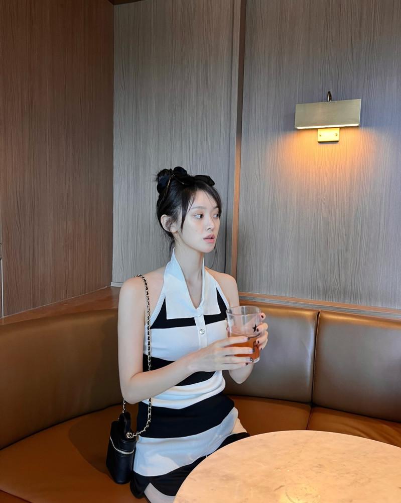 올드머니 홀터넥 스트라이프 배색 카라 백리스 나시