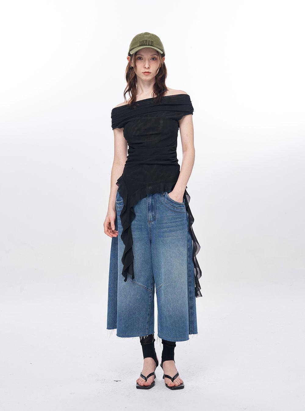 One-shoulder wavy frill blouse