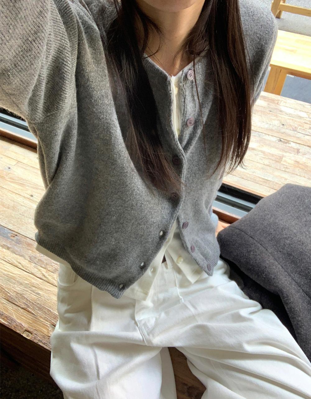 [화이트 당일]에센셜 라운드 cardigan