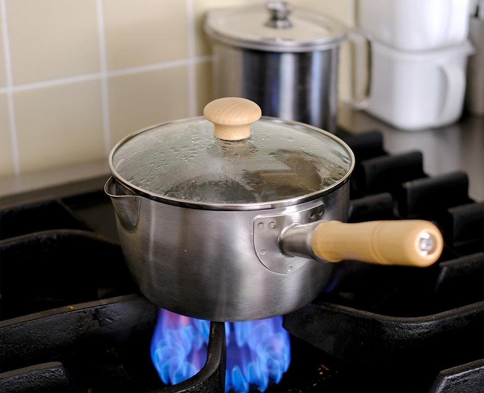 [혼마제작소 코이누] 우드 손잡이 편수냄비 18cm (뚜껑O / 인덕션 OK)