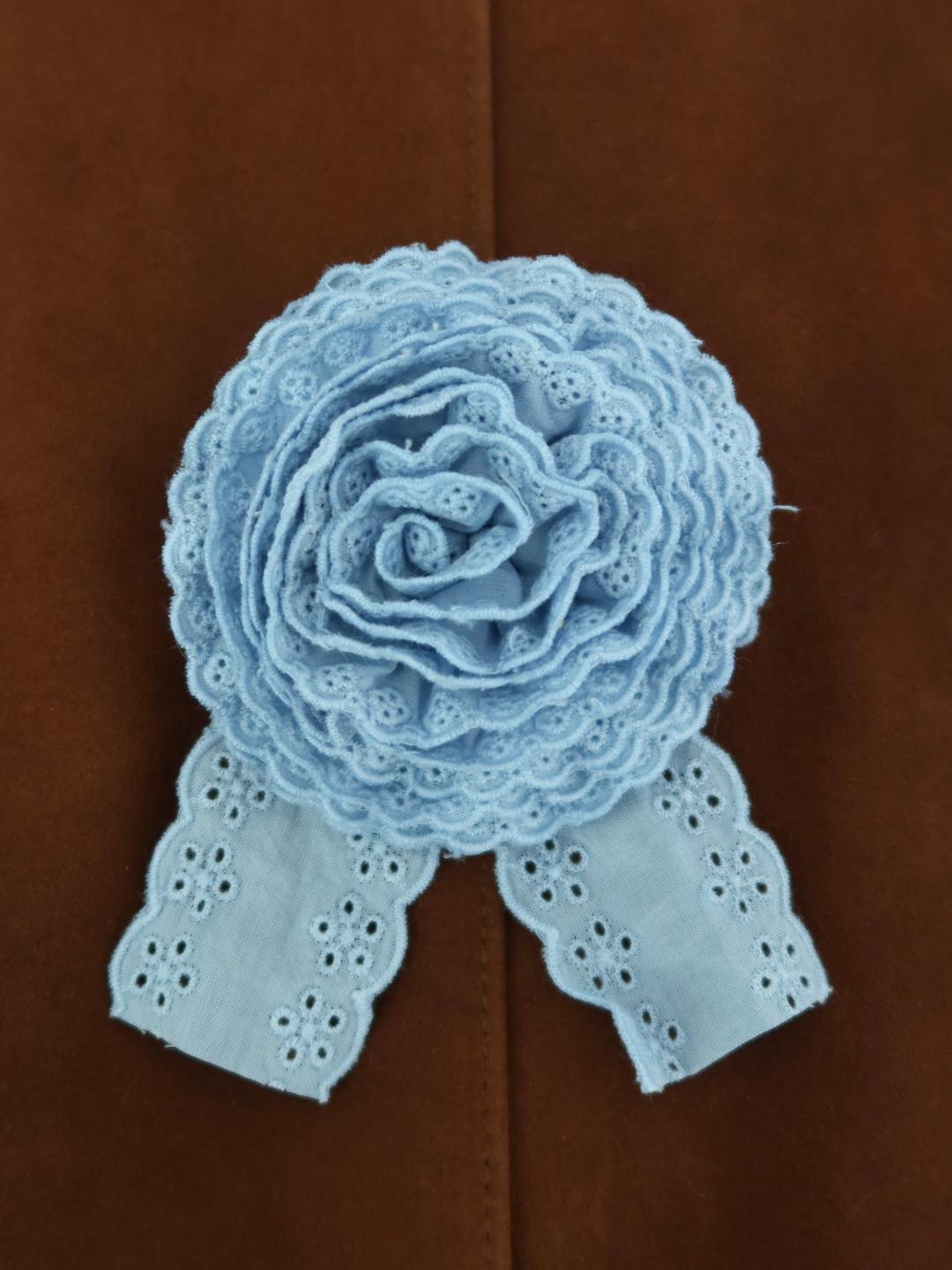 Lace prize blue