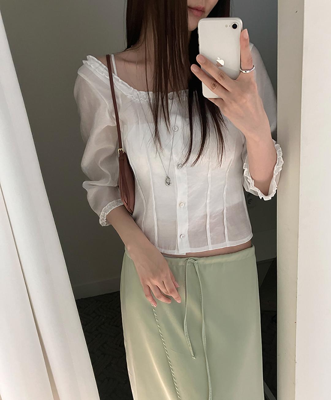 이즈카민 [무료배송]리뉴 프릴 스퀘어 블라우스(2컬러)