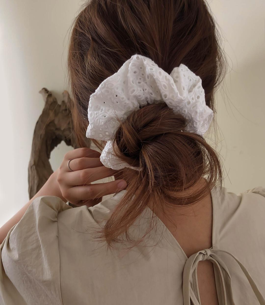 코튼 화이트펀칭 프릴 헤어곱창 머리끈