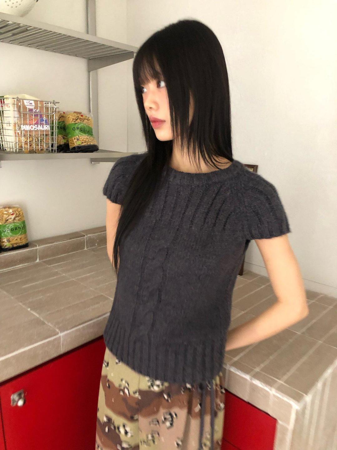 로어블 [울함유20🤩빠른출고🤩고퀄리티] 플래쉬 로렌니트 퍼프 꽈배기니트 크롭 반팔 울니트