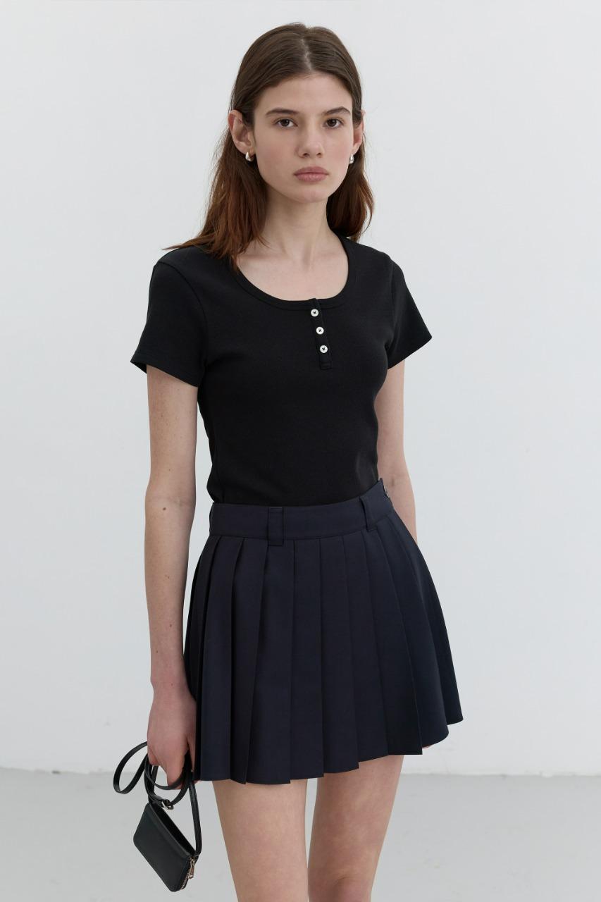 CLASSIC SCOOP NECK TOP BLACK