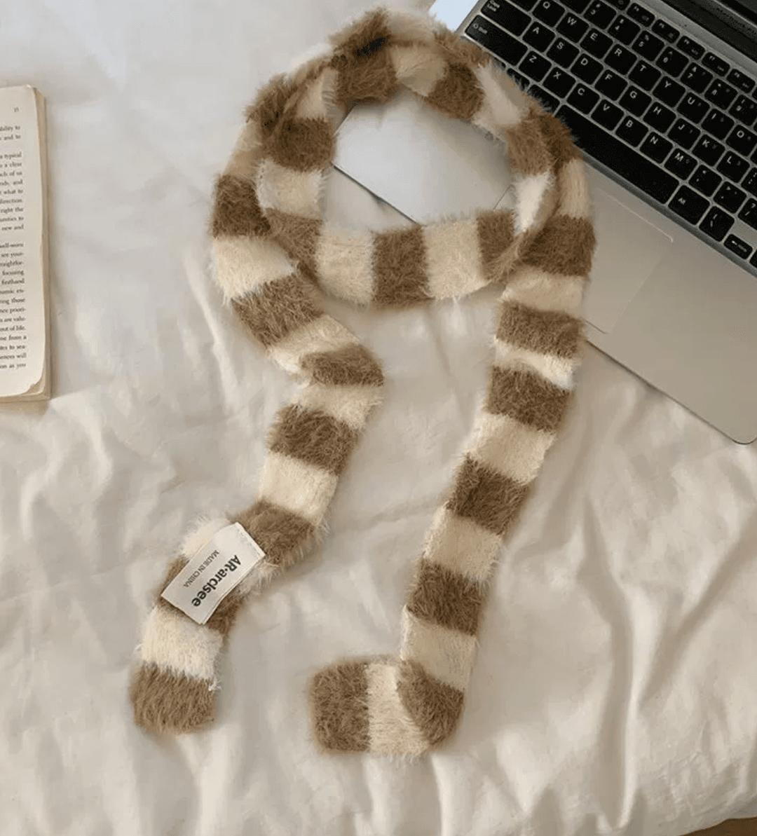 EMUNIEM ボーダーファーマフラー E1388 - BEIGE / ワンサイズ