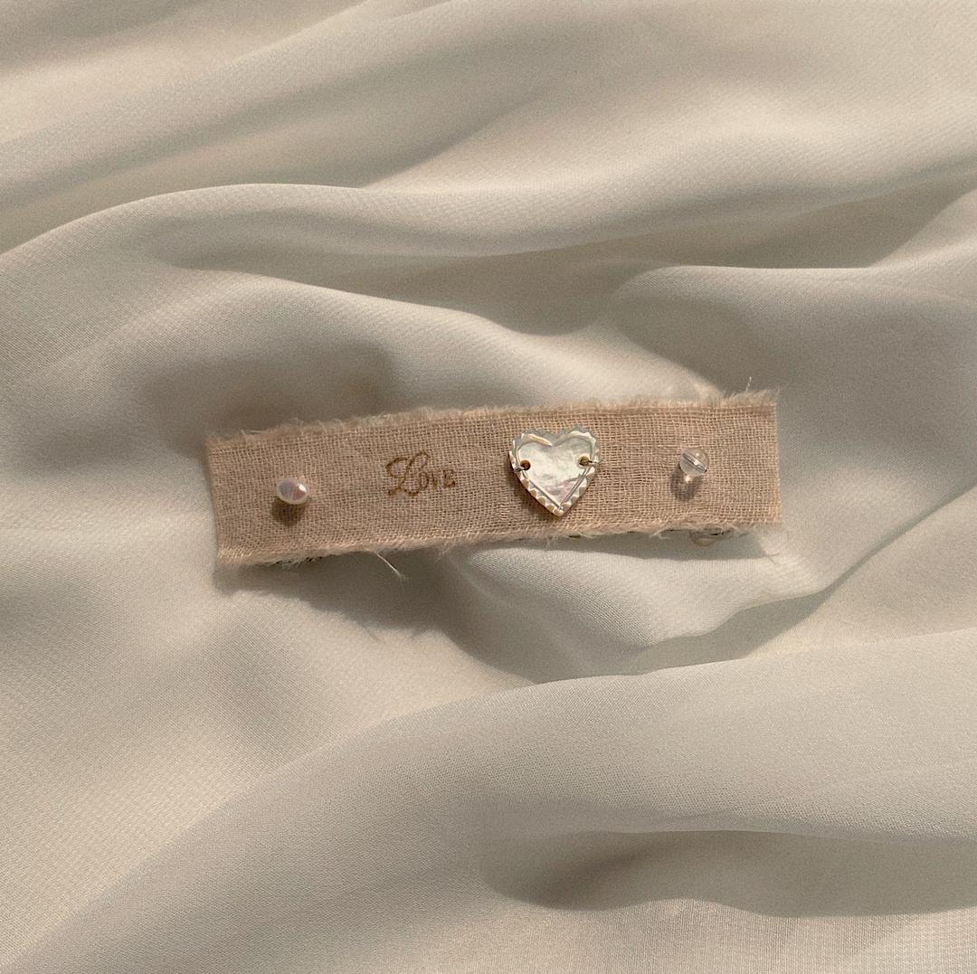 cream hairpin