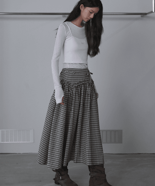 요크 프릴 체크 맥시 스커트 블랙