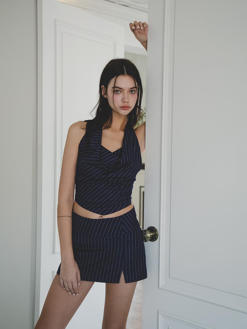 [6월 8일 예약배송] Draping Halter Top (navy)