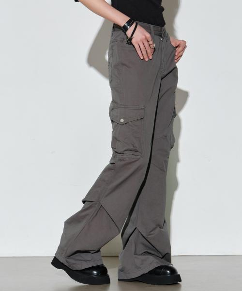 플로잉 플리츠 피그먼트 부츠컷 팬츠 [그레이]