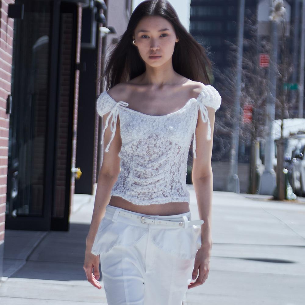 LACE CREASE SHIRRING HALF TOP / WHITE