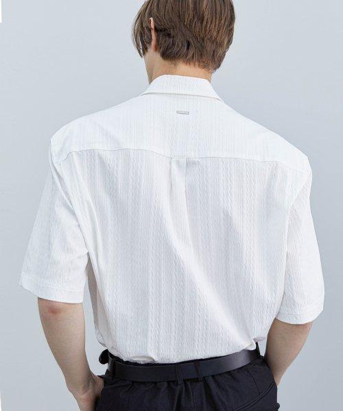 워터웨이브 자카드 하프 셔츠_White