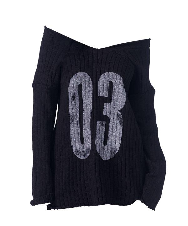 펑크 03그래픽 오버핏 브이넥 오프숄더니트