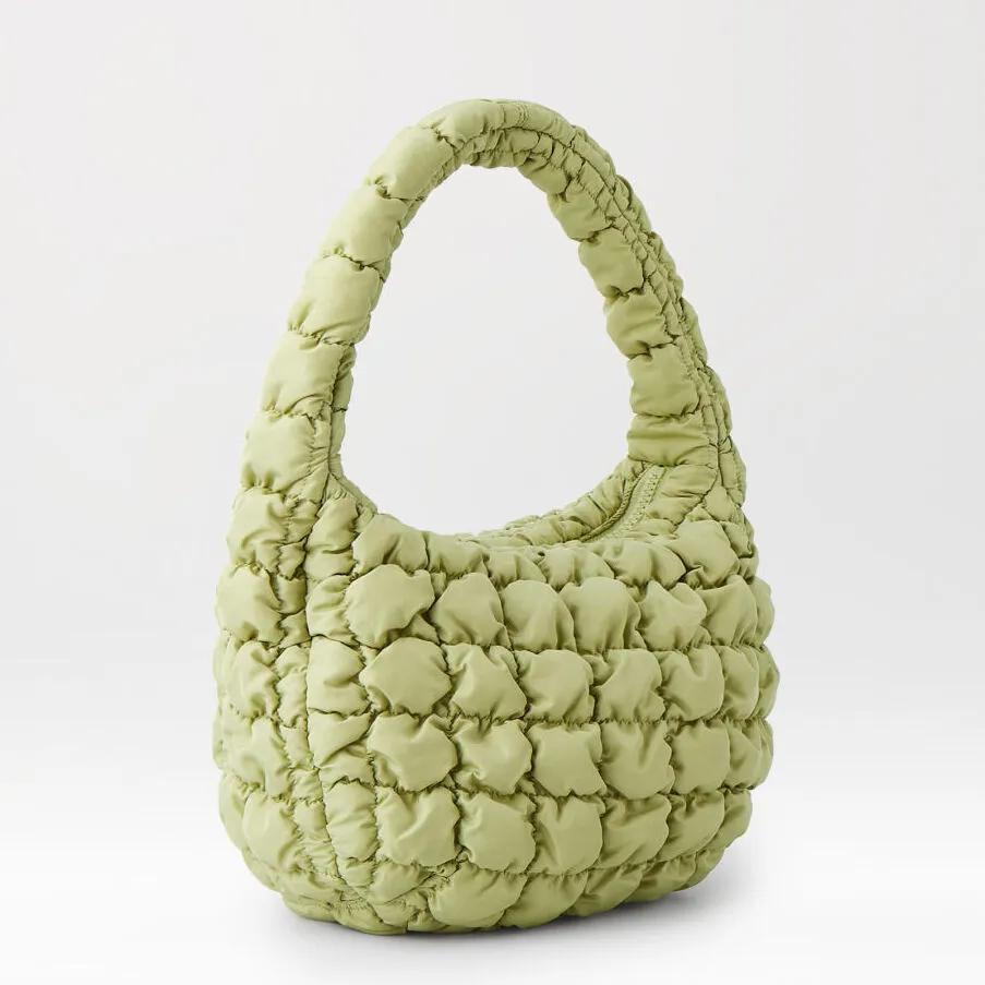 [무료배송/단독특가]23 코스 신상 COS 퀼티드 미니백"라이트그린 / 크림"  말차 구름빵 미니 숄더백 퀼팅백 | 상품 상세 | 크로켓