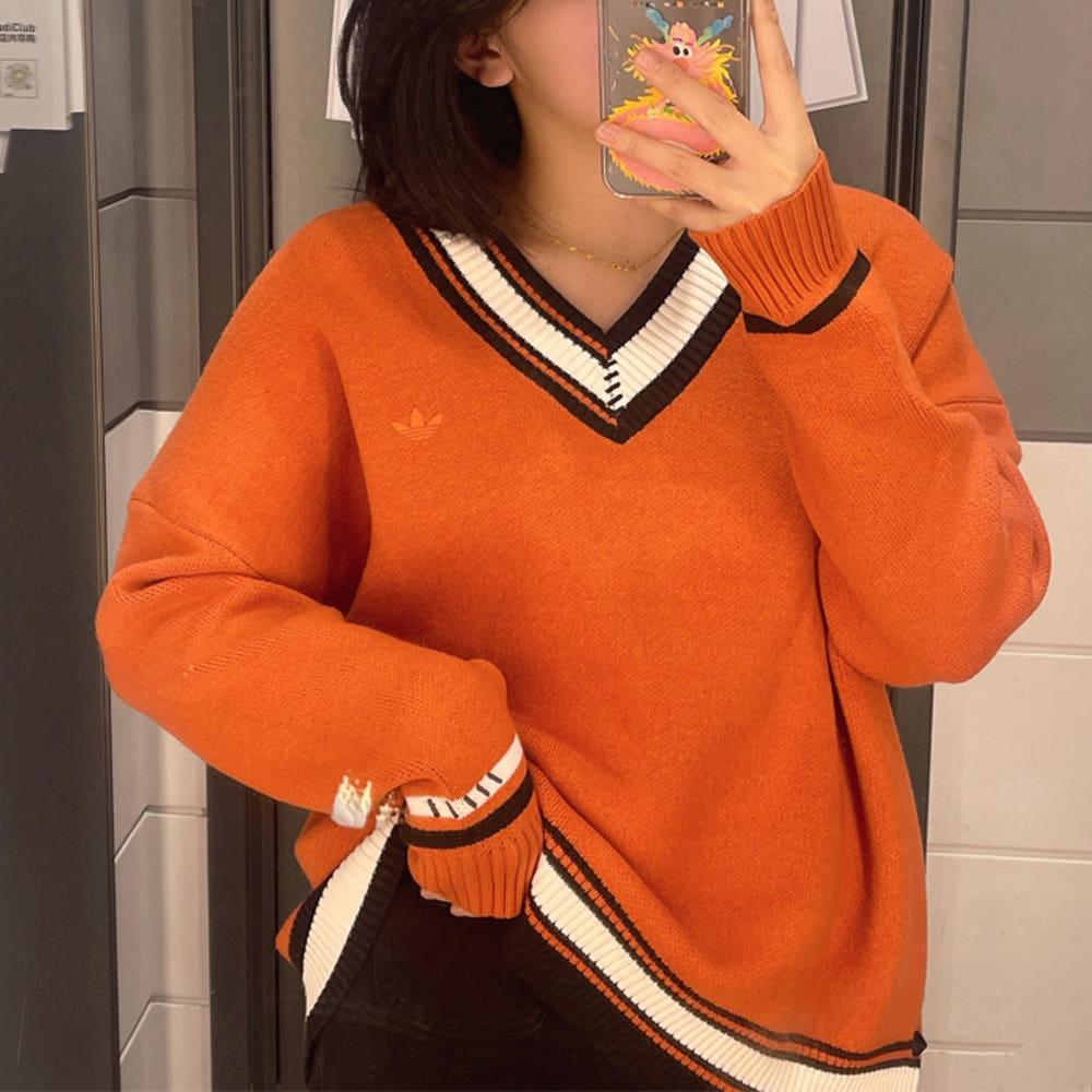 [해외] 아디다스 여자 오버핏 브이넥 니트 스웨터 스웻 셔츠 오렌지 HS9520