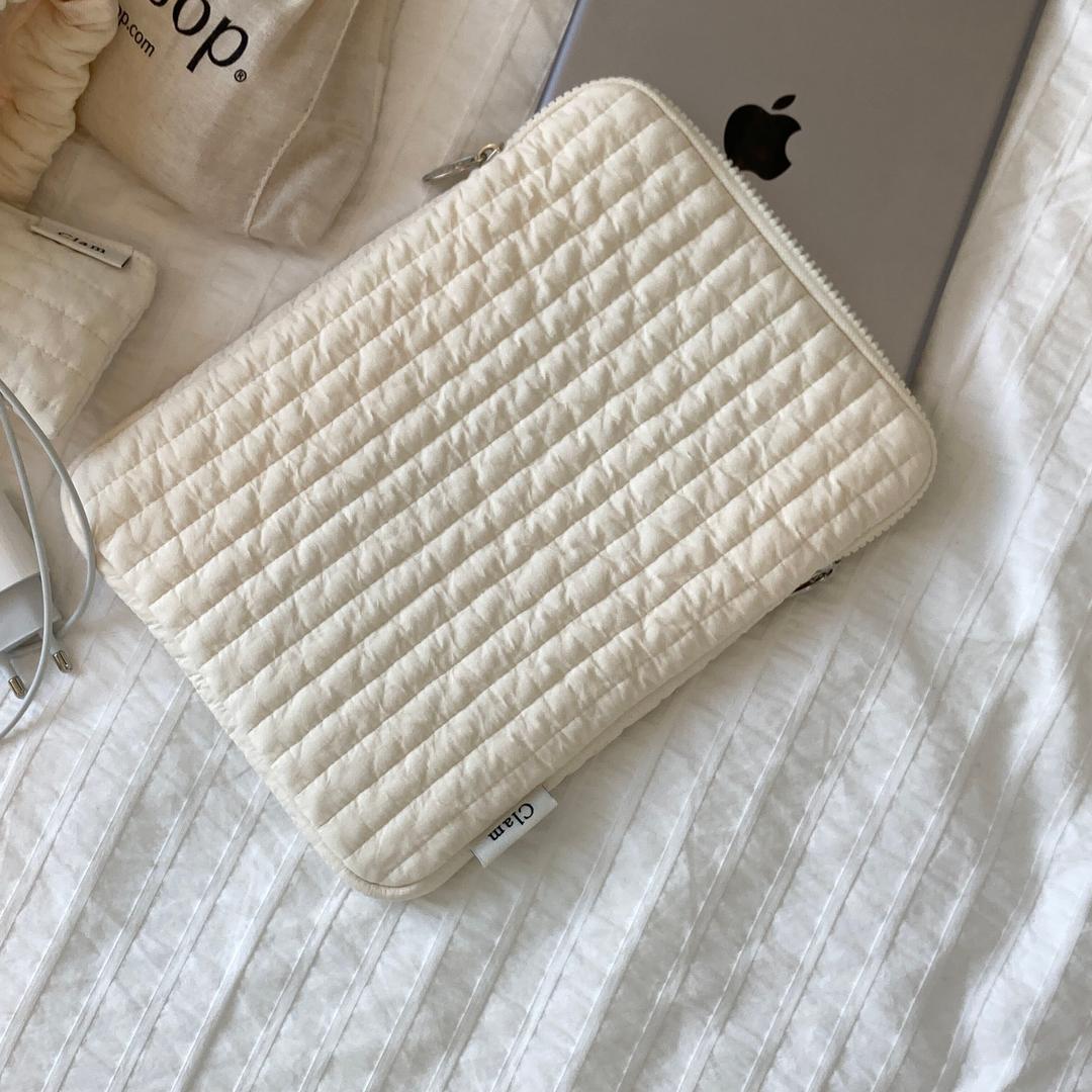 Clam tablet-PC case _ Soft cream