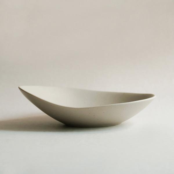 [NR Ceracmis] HIN｜Oval Bowl · Soil Beige