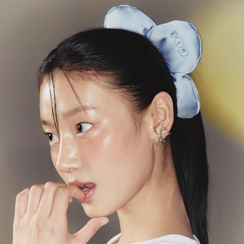 [트와이스 사나 착용] FLOWER HAIR SCRUNCHIE sky blue