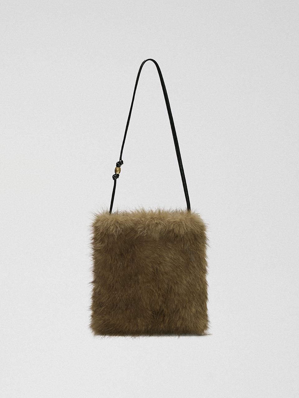 삭 샤떼 카키베이지