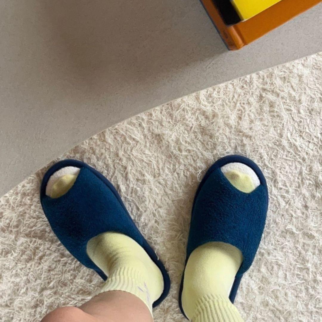 TWO-TONE TERRY WASHABLE ROOM SHOES (BLUE)