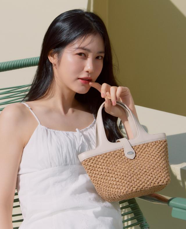[신예은 PICK] SOLE SM 토트 IV (JHNEHD4BS250IV260)