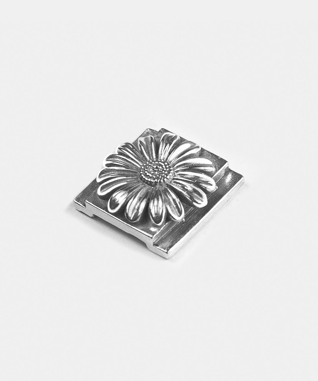 Daisy hot shoe cover