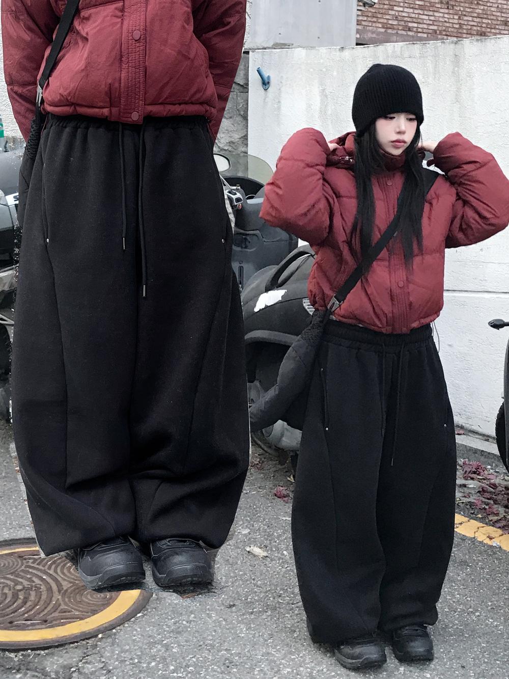 남녀공용 코니 커브드 양기모 와이드 스웻 팬츠(3color)