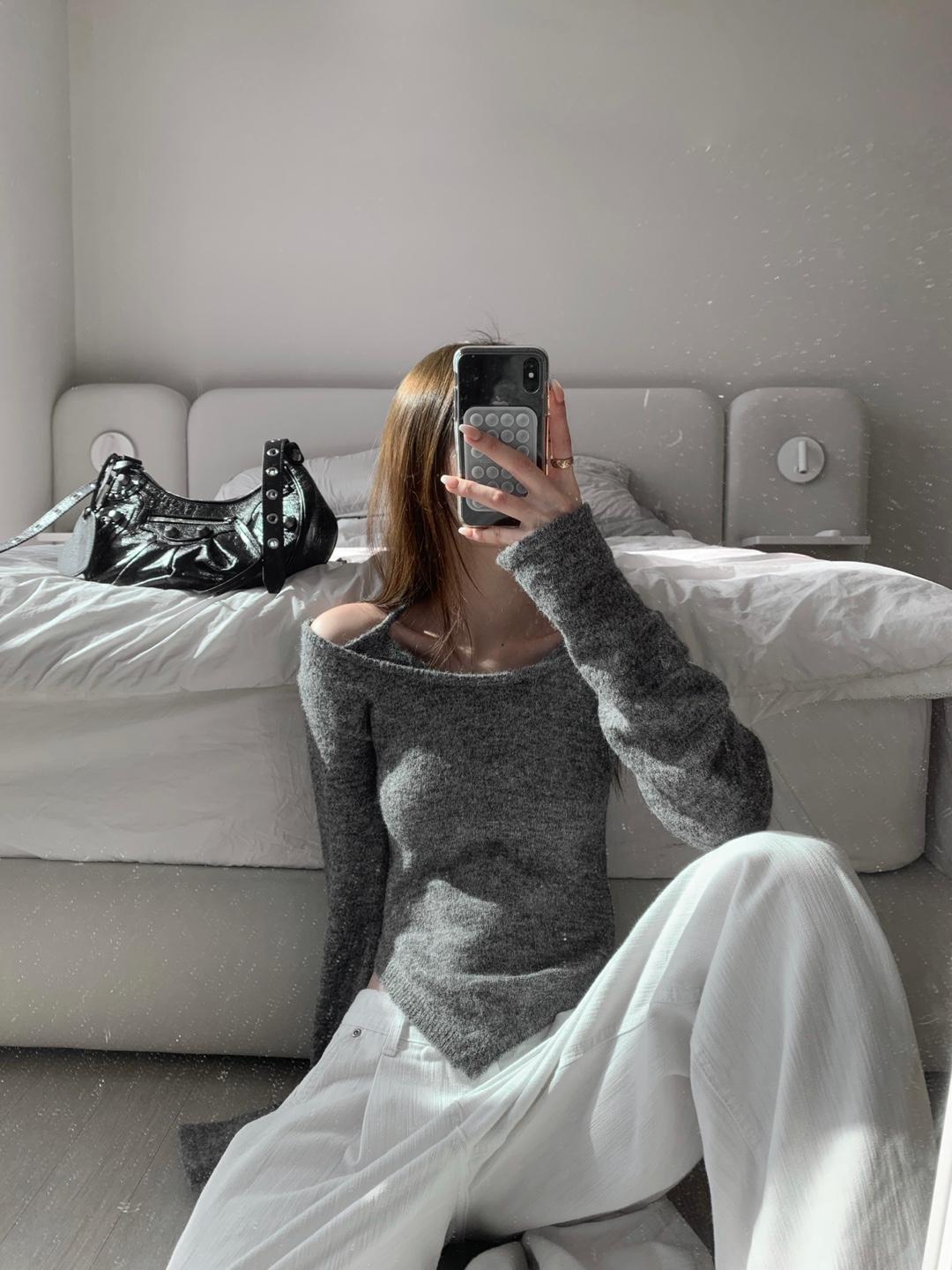Halter Neck Off-Shoulder Knit (Gray)