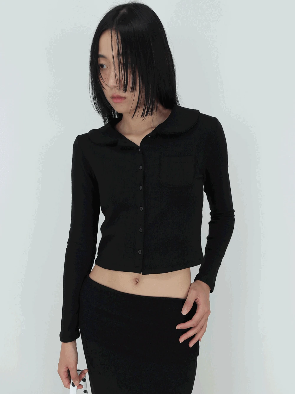 라운드 카라 펀칭 크롭 가디건