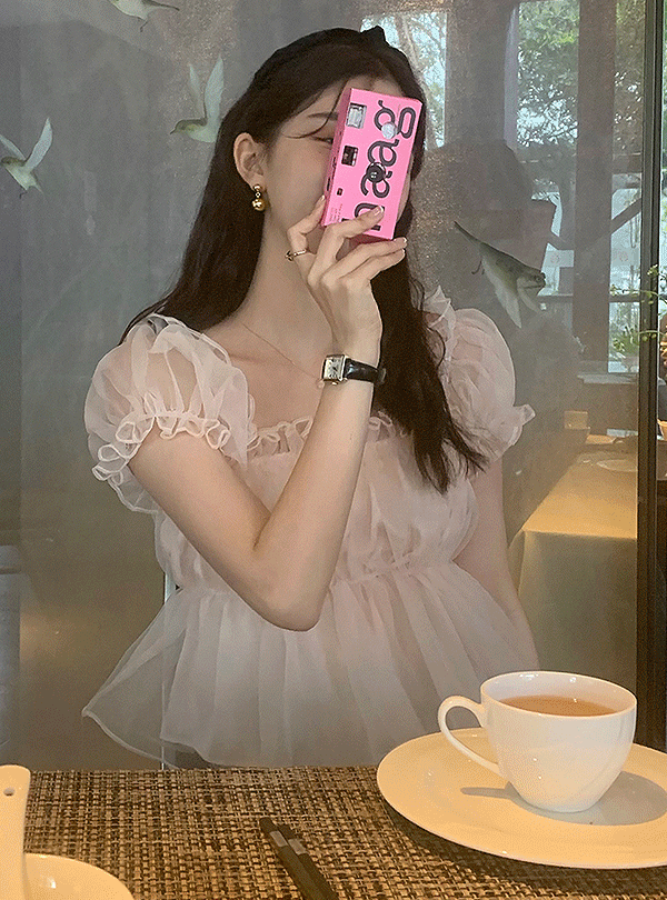 어썸앤드  💚연말룩💚피피 벌룬 퍼프 스퀘어넥 오프숄더 반팔 블라우스