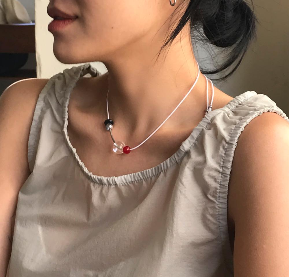 화이트 비즈 목걸이