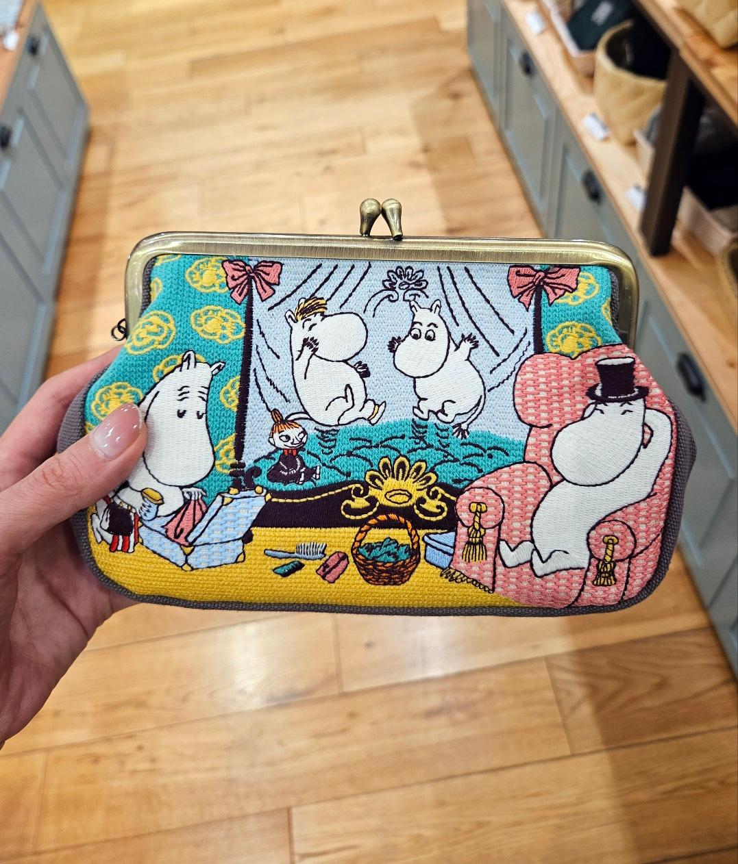 무민 캐릭터 자수 똑딱이 파우치 M사이즈(브라운)