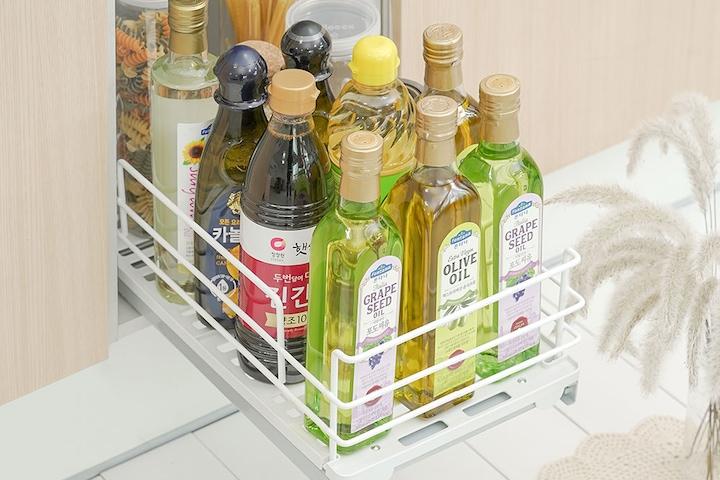 양념통 깔끔정리! KS 슬라이딩 수납선반 (깊은 곳 물건도 쉽게 꺼내요!)