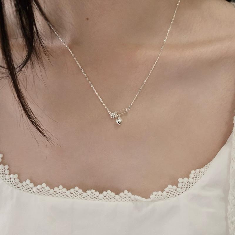 Clover heart pin pendant