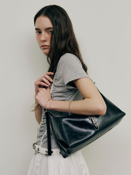 Hailey Small Shoulder in Black UA5SB075-10