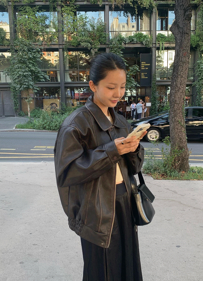 유이니 [주문폭주] Curved leather jacket (2color)