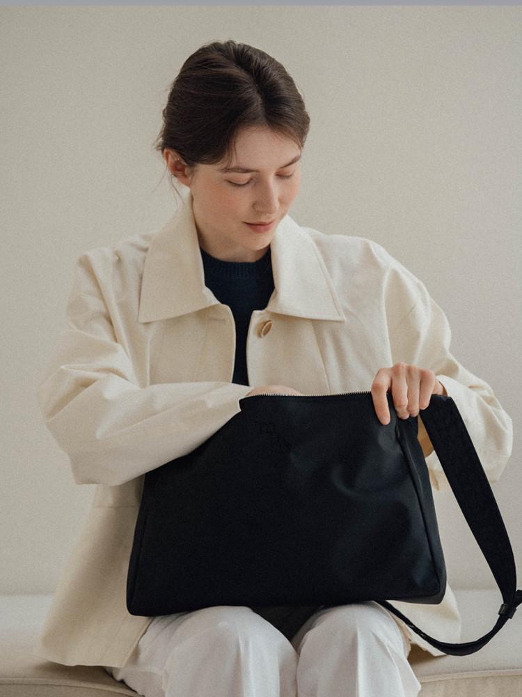 [무쿠앤에보니] Comfy Cross Bag _ Black 크로스백