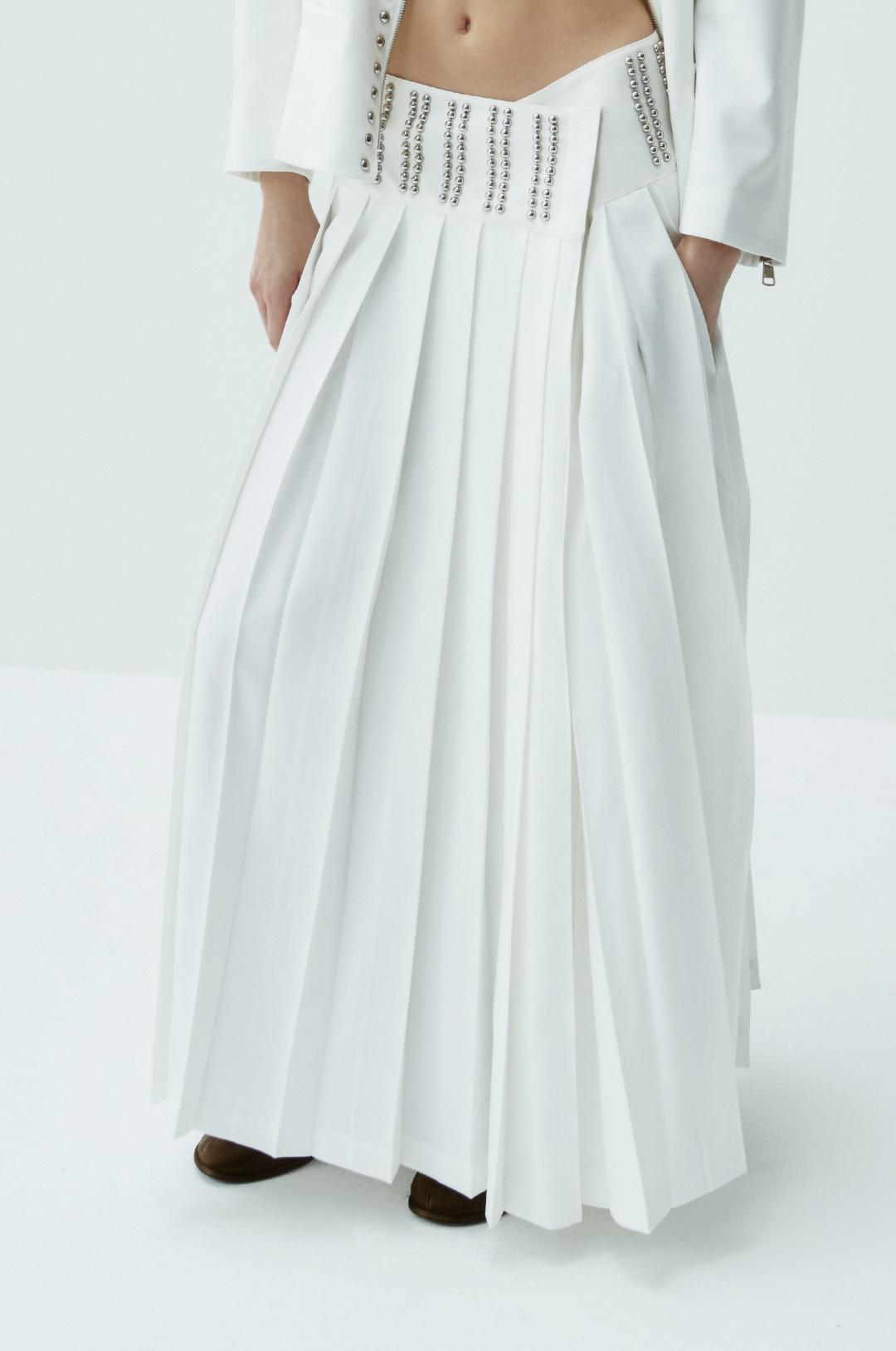 G_FULLY STUDDED BELT SKIRT / WHITE