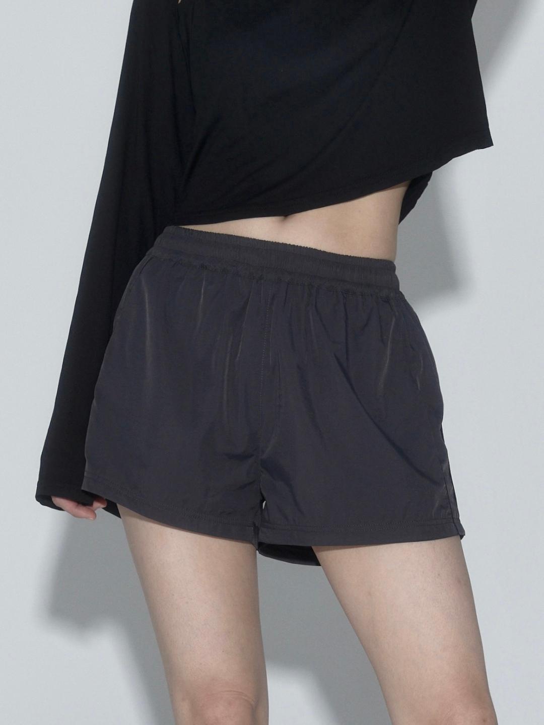 파이핑 디테일 쇼츠, 차콜