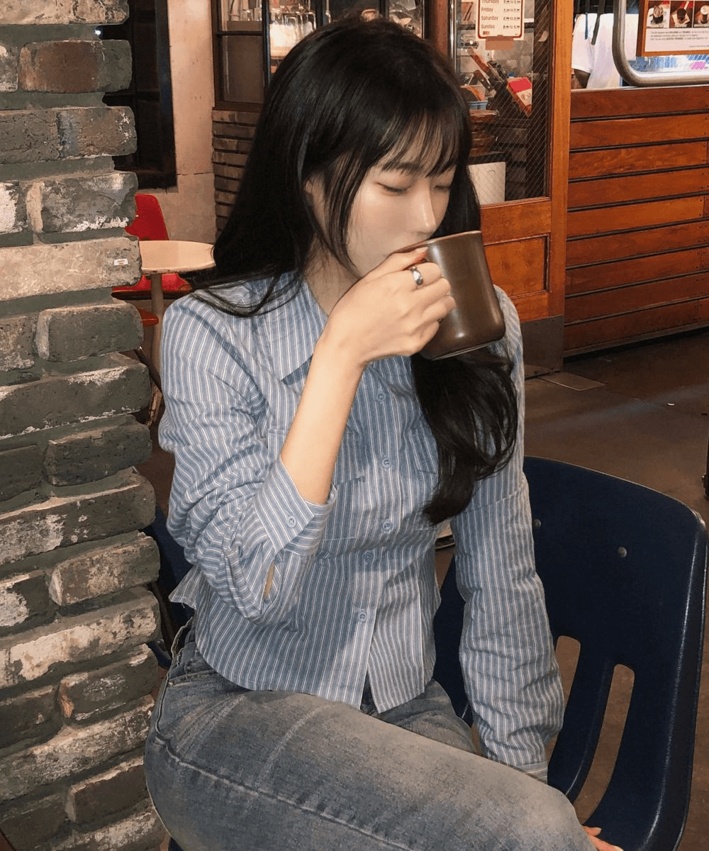 영팬케이크 [당일출고/문의폭주✨/허리핀턱] 브릭 크롭 핀턱 스트라이프 셔츠 남방 (2 color)