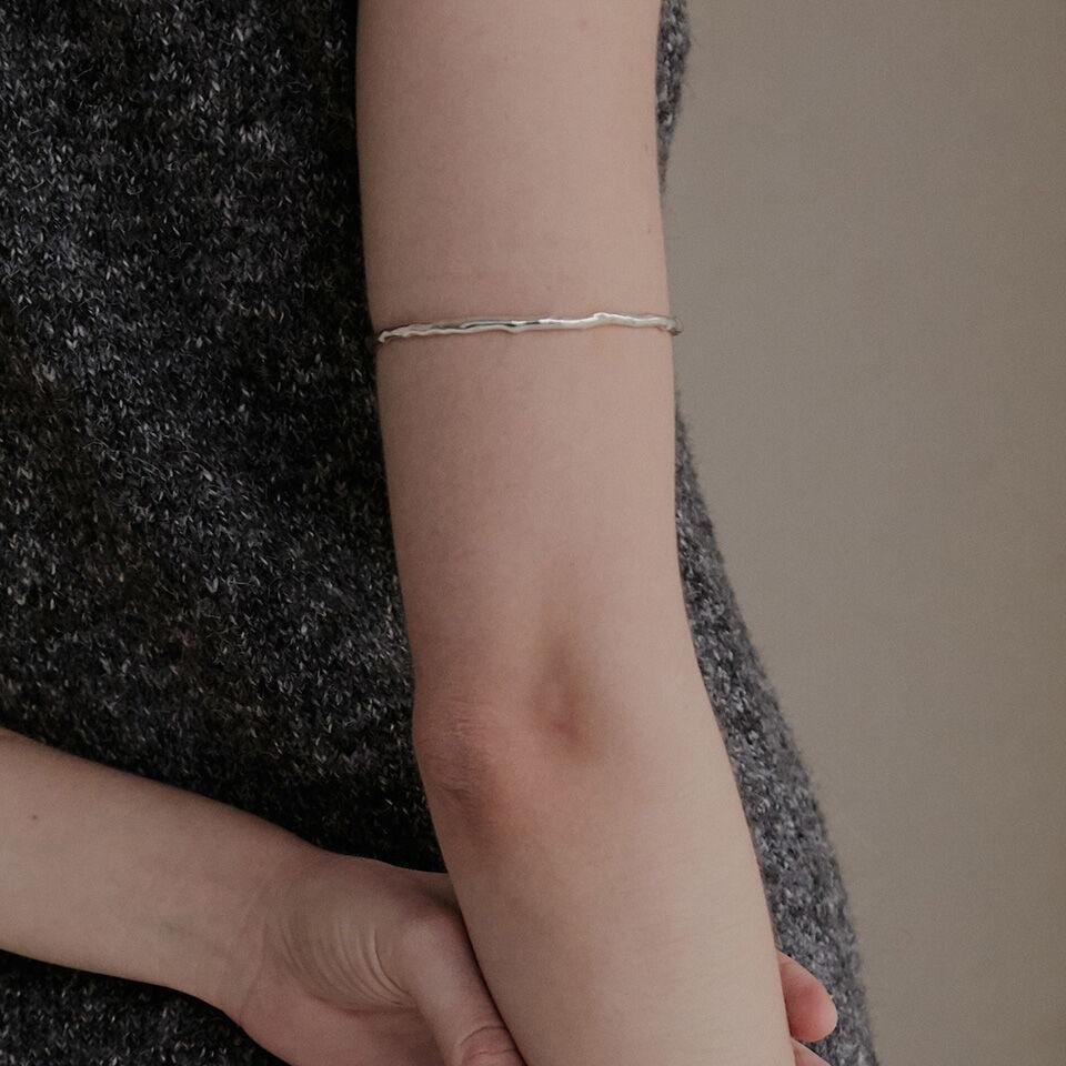 [송강, 한예리 착용] Wave Cuff (M)