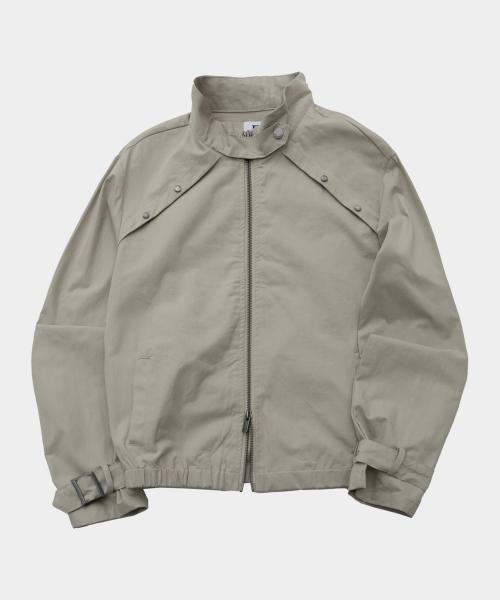 하이넥 스탠다드 스트랩 비조 포인트 블루종 집업 자켓 [베이지]