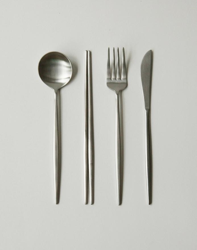 Sleek Dinner Cutlery