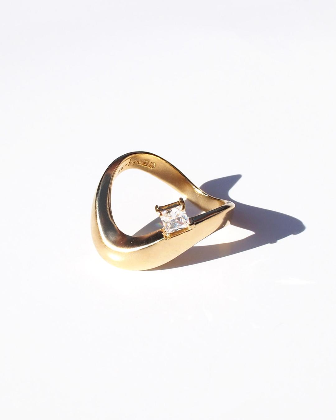 BREEZE RING _ WHITE