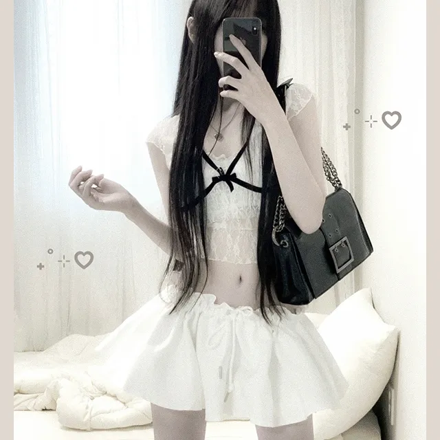 러블리 리본 장식 절개 라인 포인트 플라워 꽃 레이스 시스루 프릴 날림 브이넥 크롭 블라우스 나시 민소매 슬리브리스