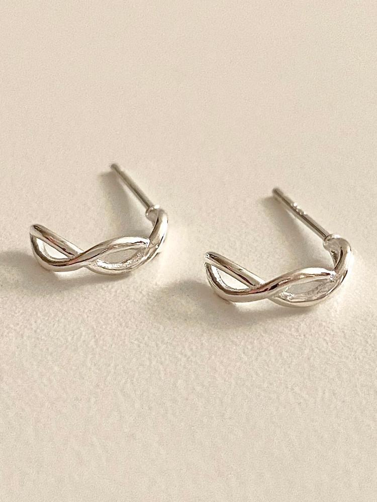 [무배] 실버925 미니 꼬임 웨이브 하프 링 귀걸이